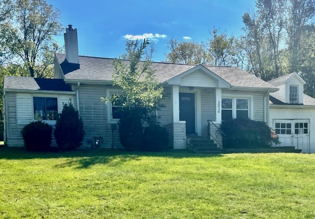 view of front of home featuring a front lawn