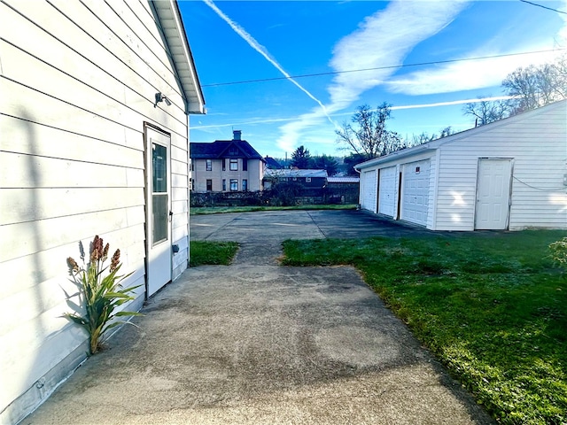 view of yard with a garage and an outdoor structure