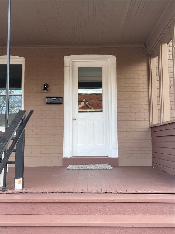 entrance to property featuring a porch