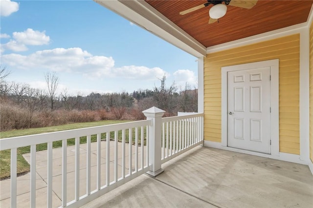 balcony featuring a ceiling fan