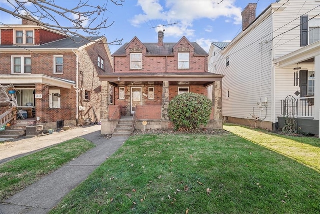 view of front of property featuring a front lawn and covered porch