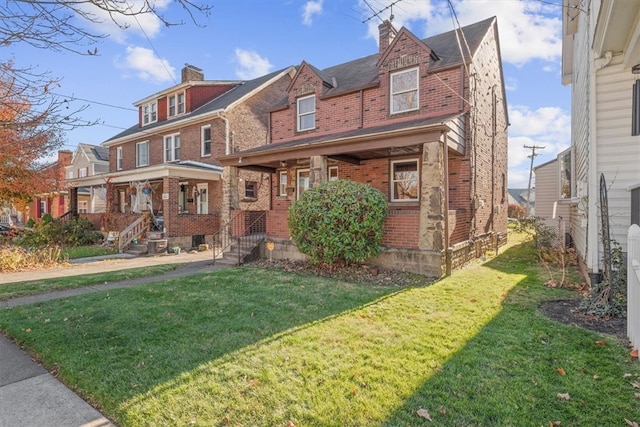 view of front facade featuring a front yard