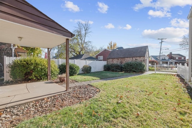 view of yard featuring a patio