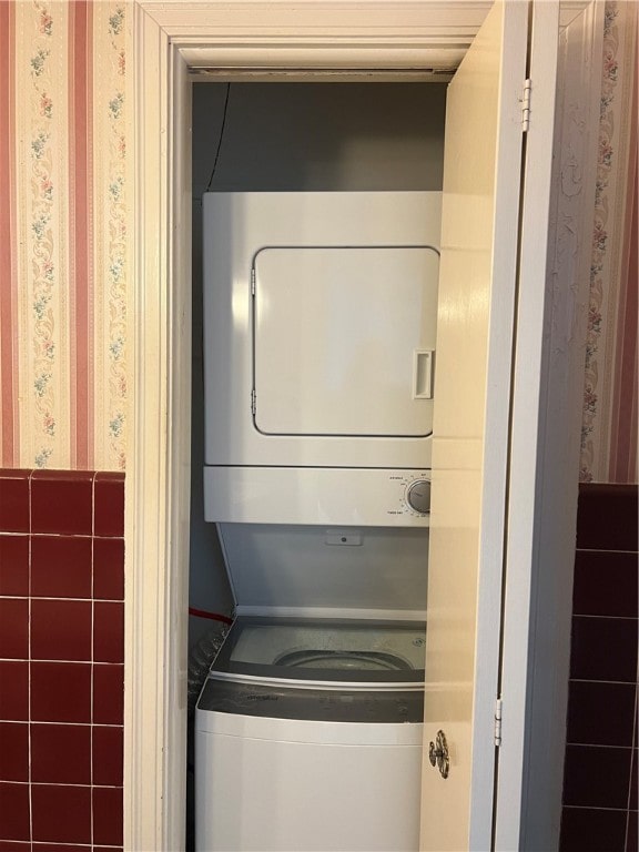 washroom featuring stacked washing maching and dryer