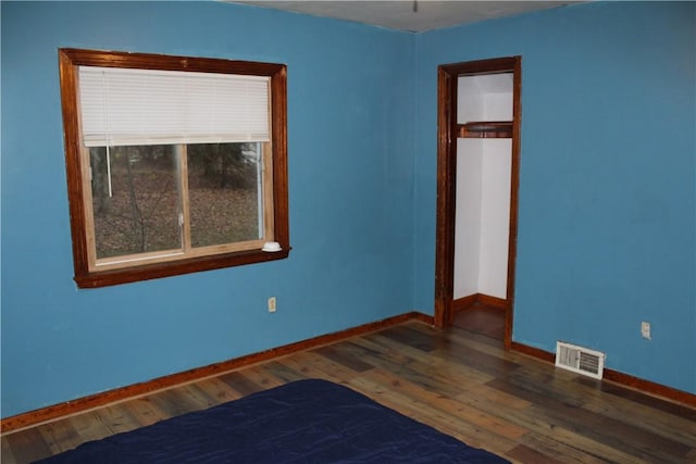 spare room featuring dark wood-type flooring