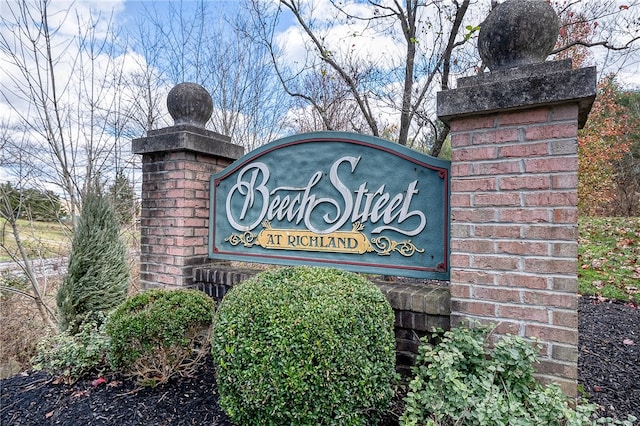 view of community / neighborhood sign