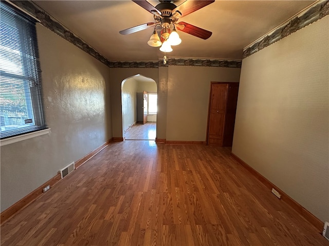 unfurnished room with wood-type flooring and ceiling fan