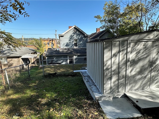 view of yard with a storage shed