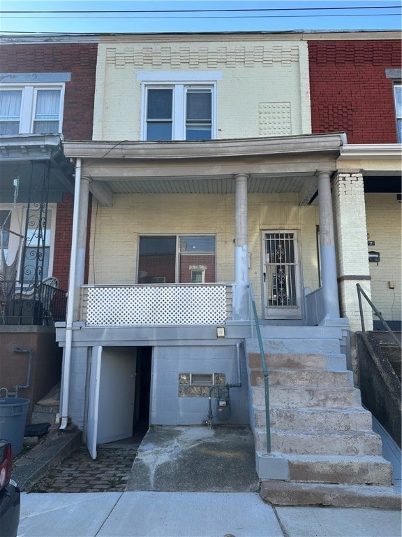 view of front of property with covered porch