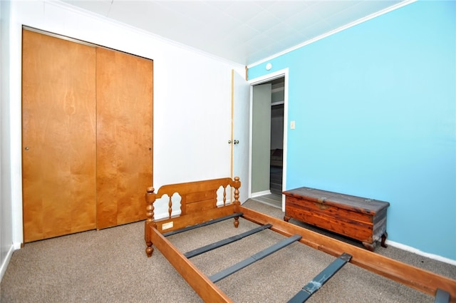 bedroom with a closet, carpet, and ornamental molding