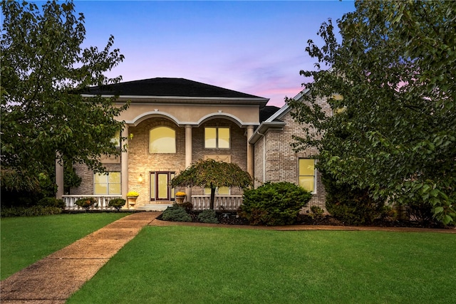 view of front of property with a yard