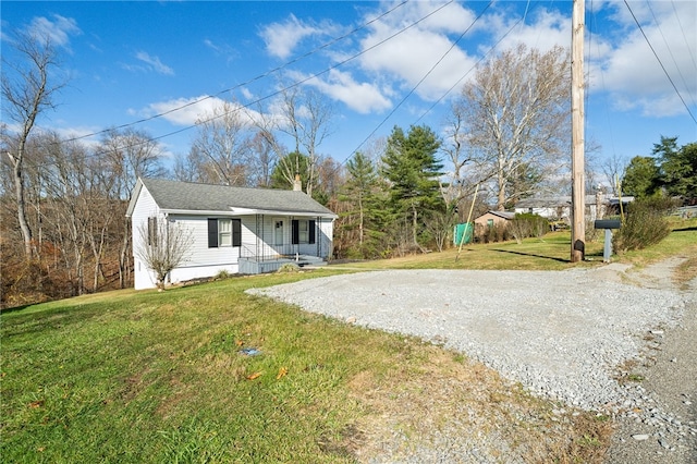 view of front of house featuring a front yard