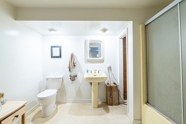 156 Sundust Rd, Nottingham, PA 15330 - bathroom featuring toilet, baseboards, tile patterned floors, a sink, and combined bath / shower with glass door
