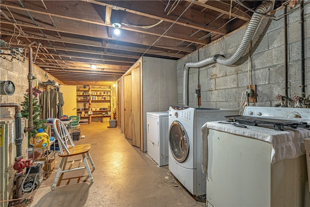 156 Sundust Rd, Nottingham, PA 15330 - washroom with washing machine and dryer