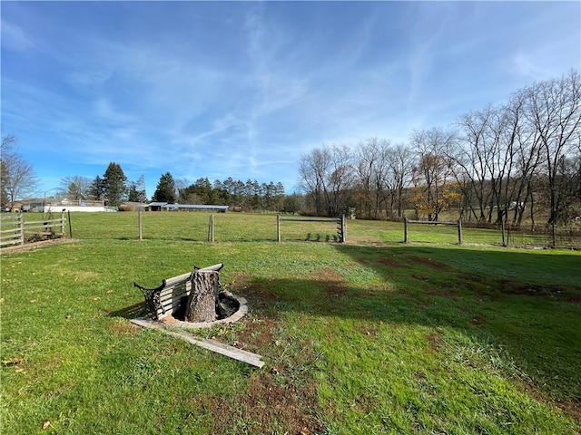 view of yard featuring a rural view