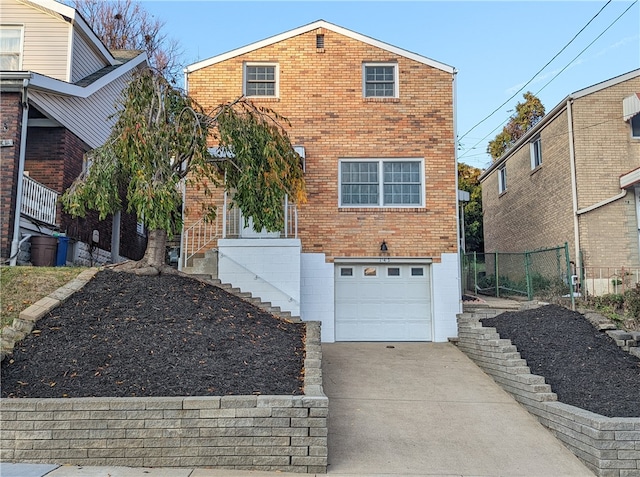 view of front property featuring a garage