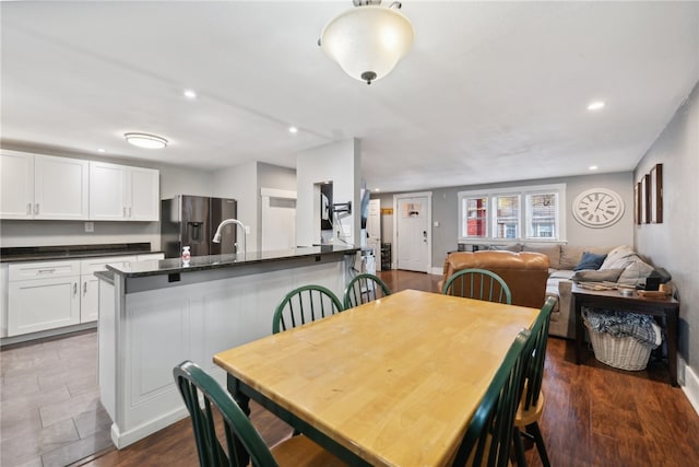 dining space with sink and dark hardwood / wood-style floors