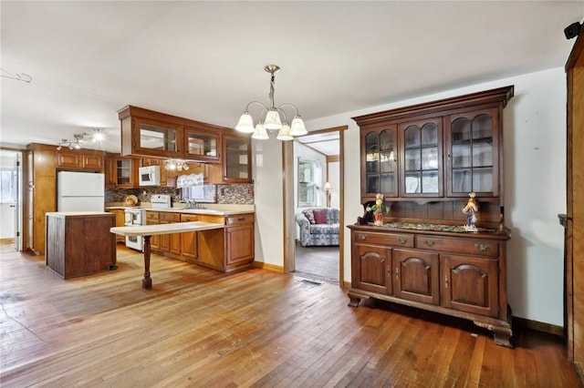 175 Long Woods Rd, Waynsbrg/Frankln Twp, PA 15370 - kitchen featuring white appliances, a chandelier, light wood-style flooring, a kitchen island, and backsplash