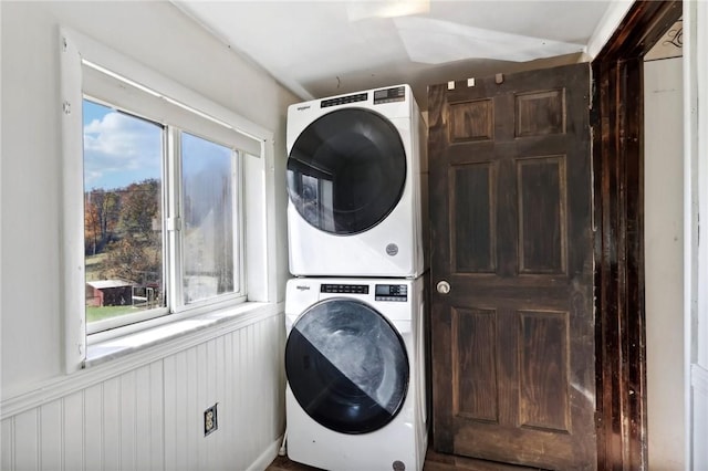 175 Long Woods Rd, Waynsbrg/Frankln Twp, PA 15370 - laundry area with stacked washer / dryer and a wainscoted wall