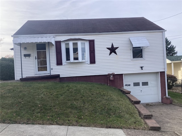 view of front facade featuring a front yard and a garage