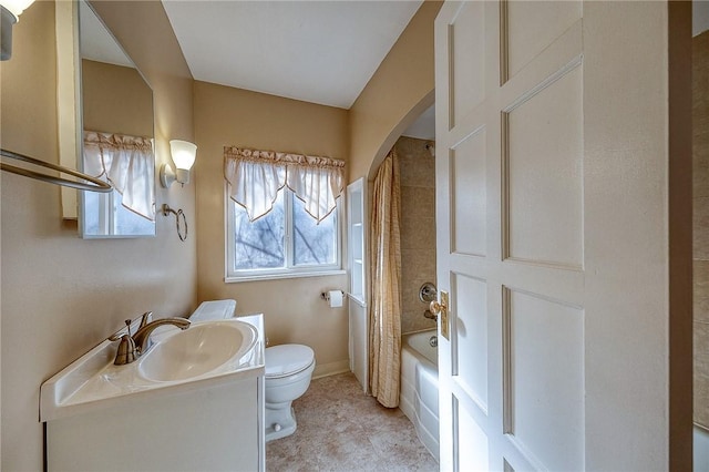 full bathroom featuring shower / bath combination with curtain, toilet, and vanity