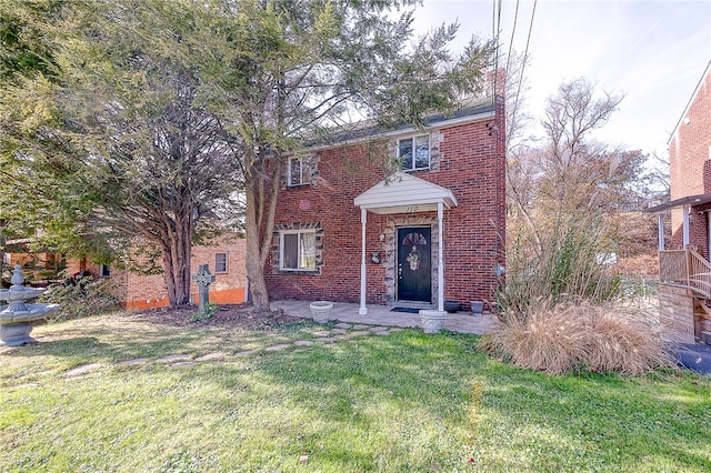 view of front of home featuring a front lawn