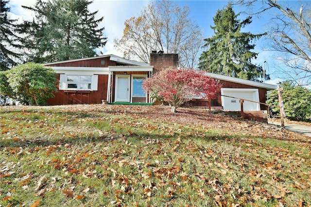 view of front facade with a garage