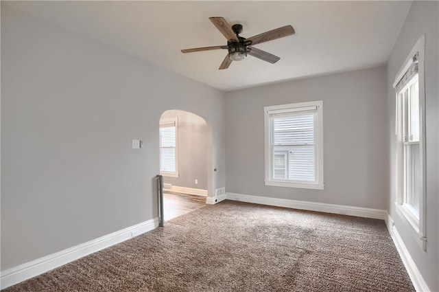 unfurnished room featuring carpet and ceiling fan