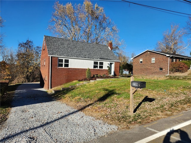 view of front of house with a front lawn