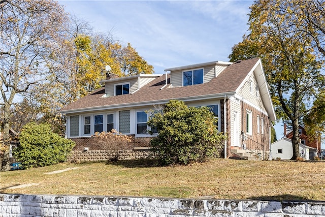 view of front of house featuring a front yard