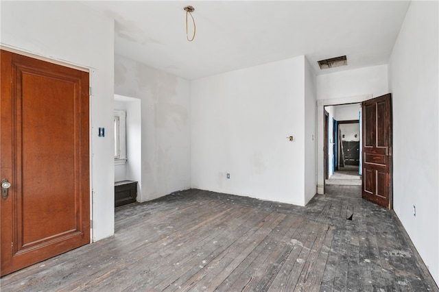 unfurnished room with dark hardwood / wood-style flooring