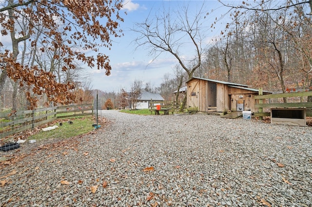 view of yard with an outdoor structure