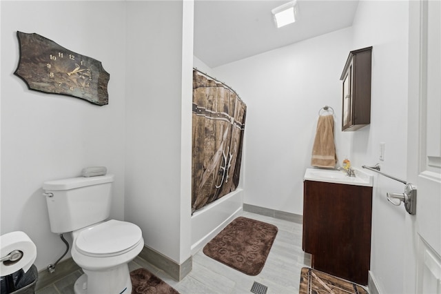 full bathroom featuring hardwood / wood-style floors, vanity, toilet, and shower / bath combo with shower curtain