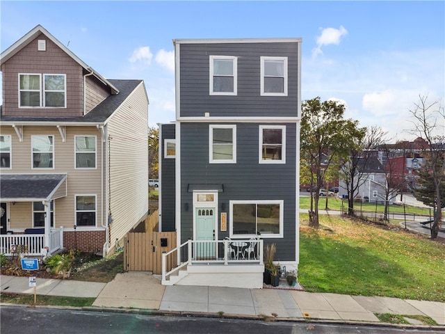 view of front of property with a front yard