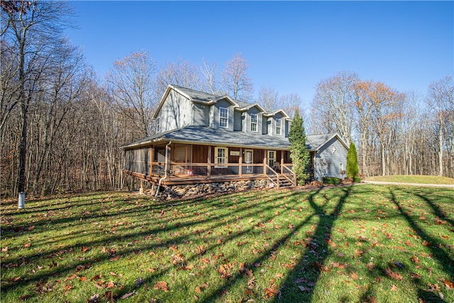 farmhouse featuring a front yard