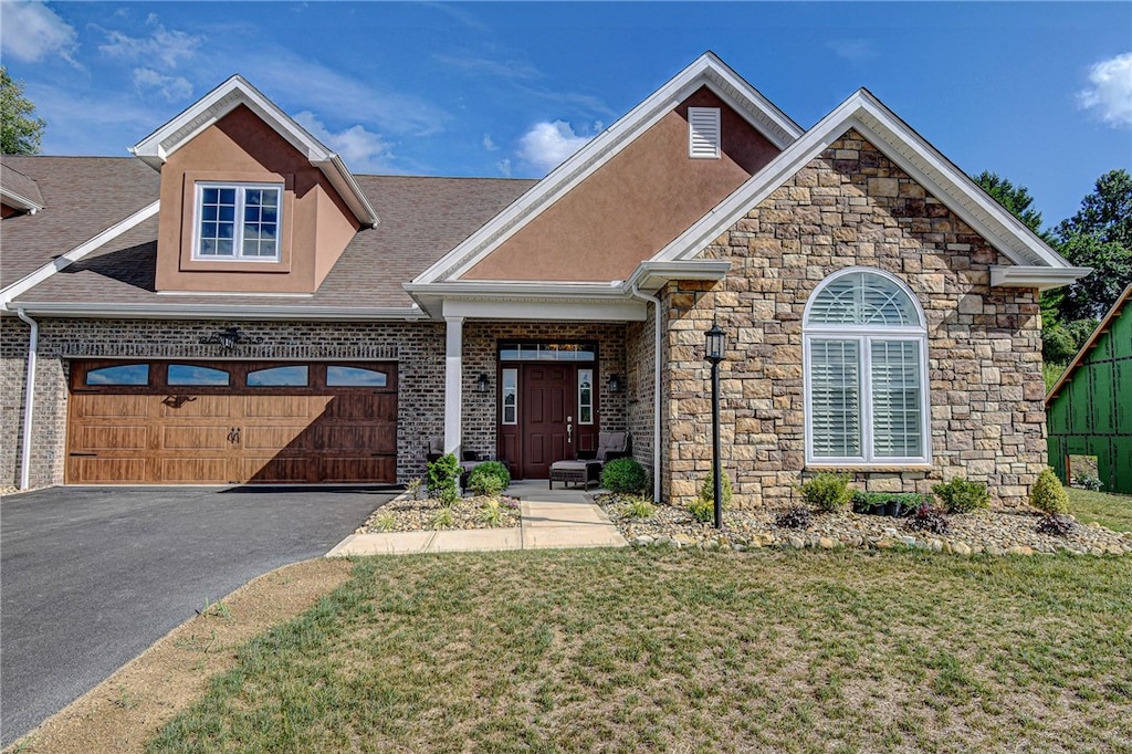 690 Elliot Ln, North Huntingdon, PA 15642 - view of front of property featuring a garage and a front lawn