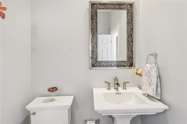 bathroom featuring toilet and sink