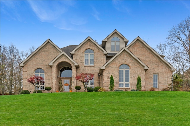 view of front of home featuring a front lawn