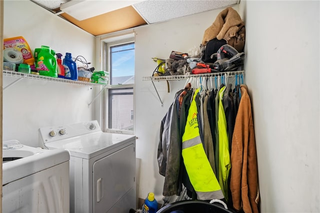 laundry room with washing machine and dryer