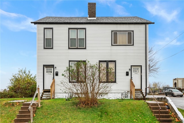 view of front of home featuring a front yard