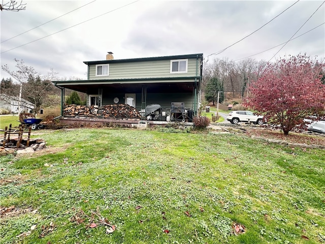 back of house featuring a yard