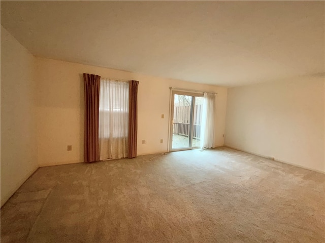 unfurnished room with carpet