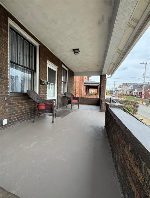 view of patio / terrace with covered porch