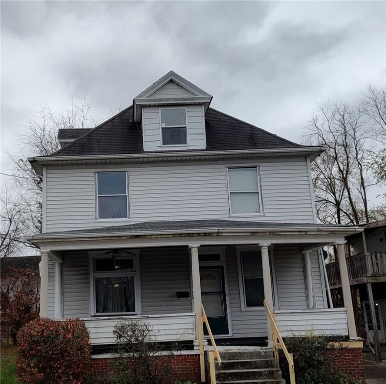 view of front of property featuring a porch