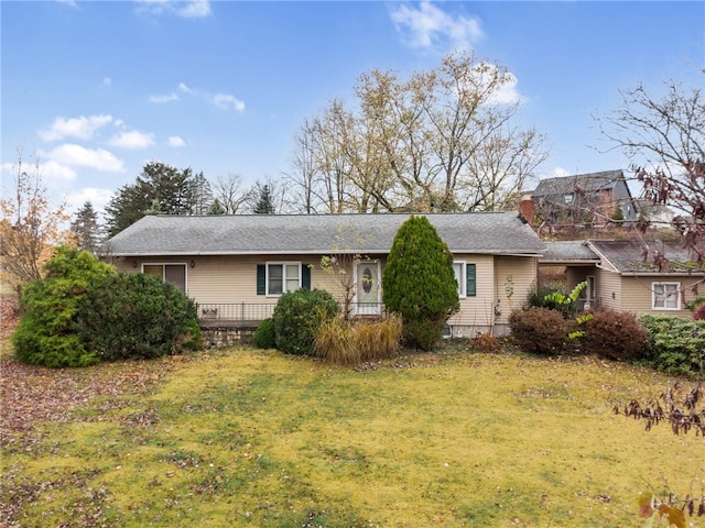 single story home featuring a front yard