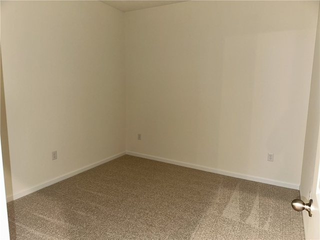 spare room with carpet flooring