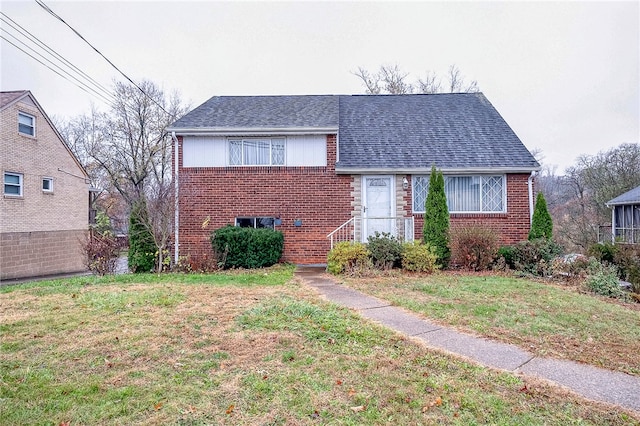 view of front of house featuring a front yard