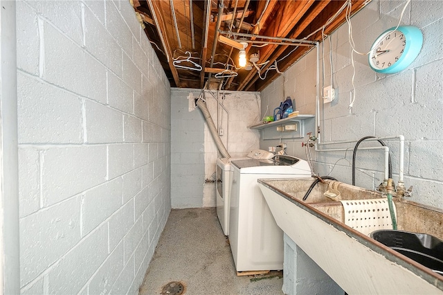 laundry room with washing machine and clothes dryer