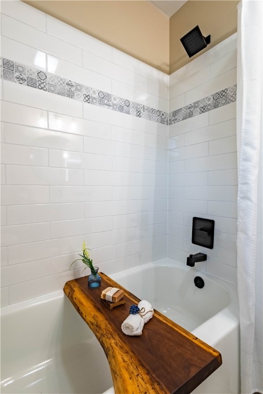 bathroom featuring shower / tub combo