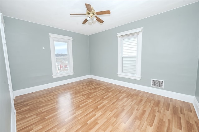 empty room featuring light hardwood / wood-style floors and ceiling fan